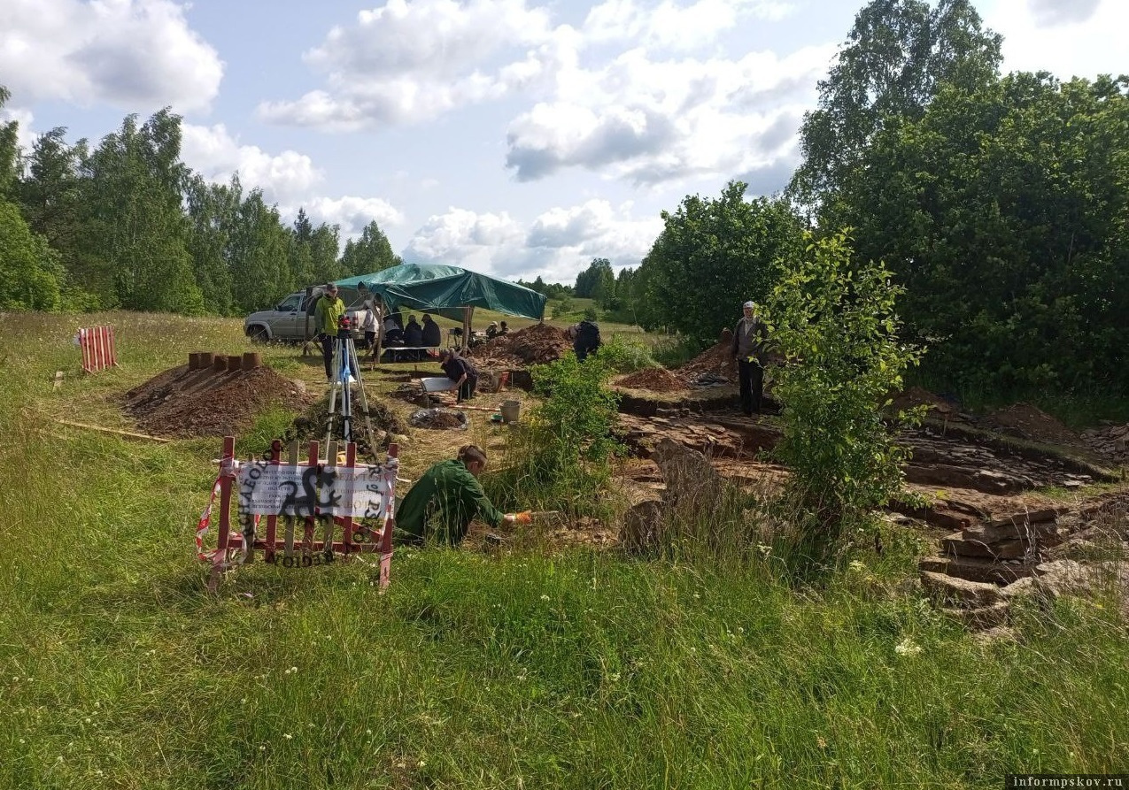 Исследование могильника на Ворониной горе в Печорском районе. Фото: Археологический центр Псковской области