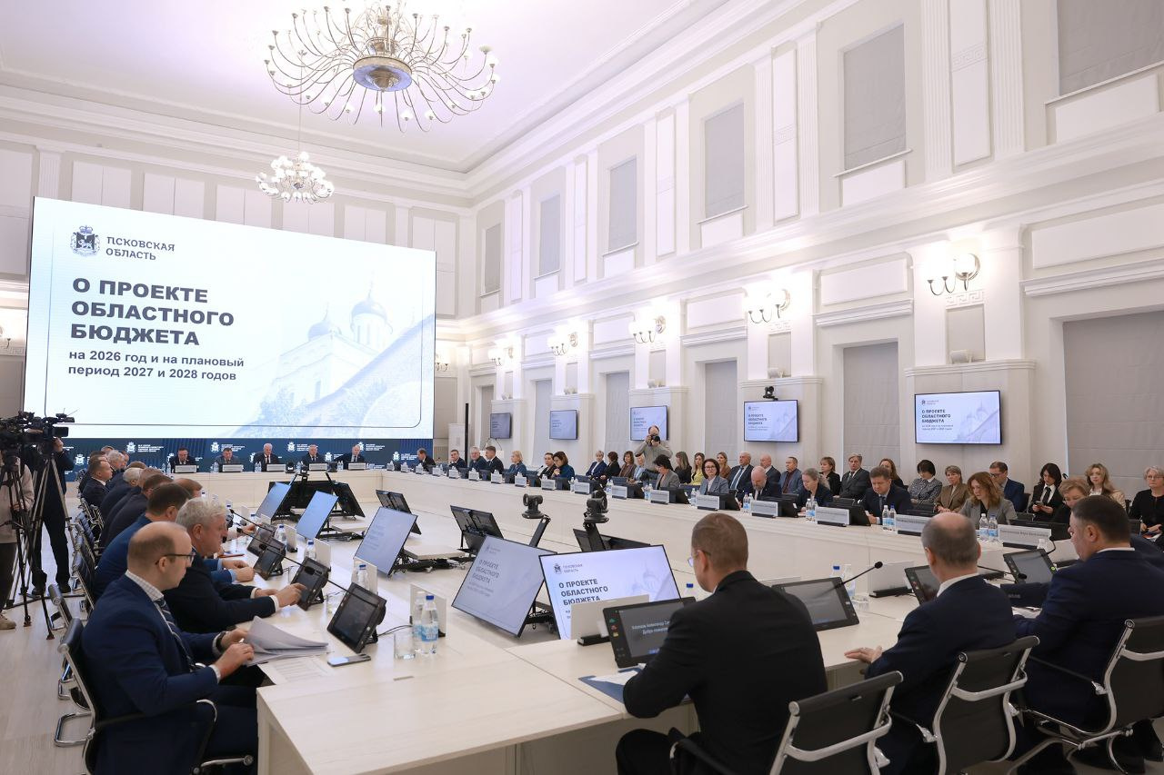 Фото: пресс-служба Псковского областного Собрания депутатов