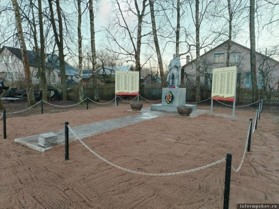 ТОС Новоржевского района благоустроили четыре памятных места. Фото: газета «Земля Новоржевская»