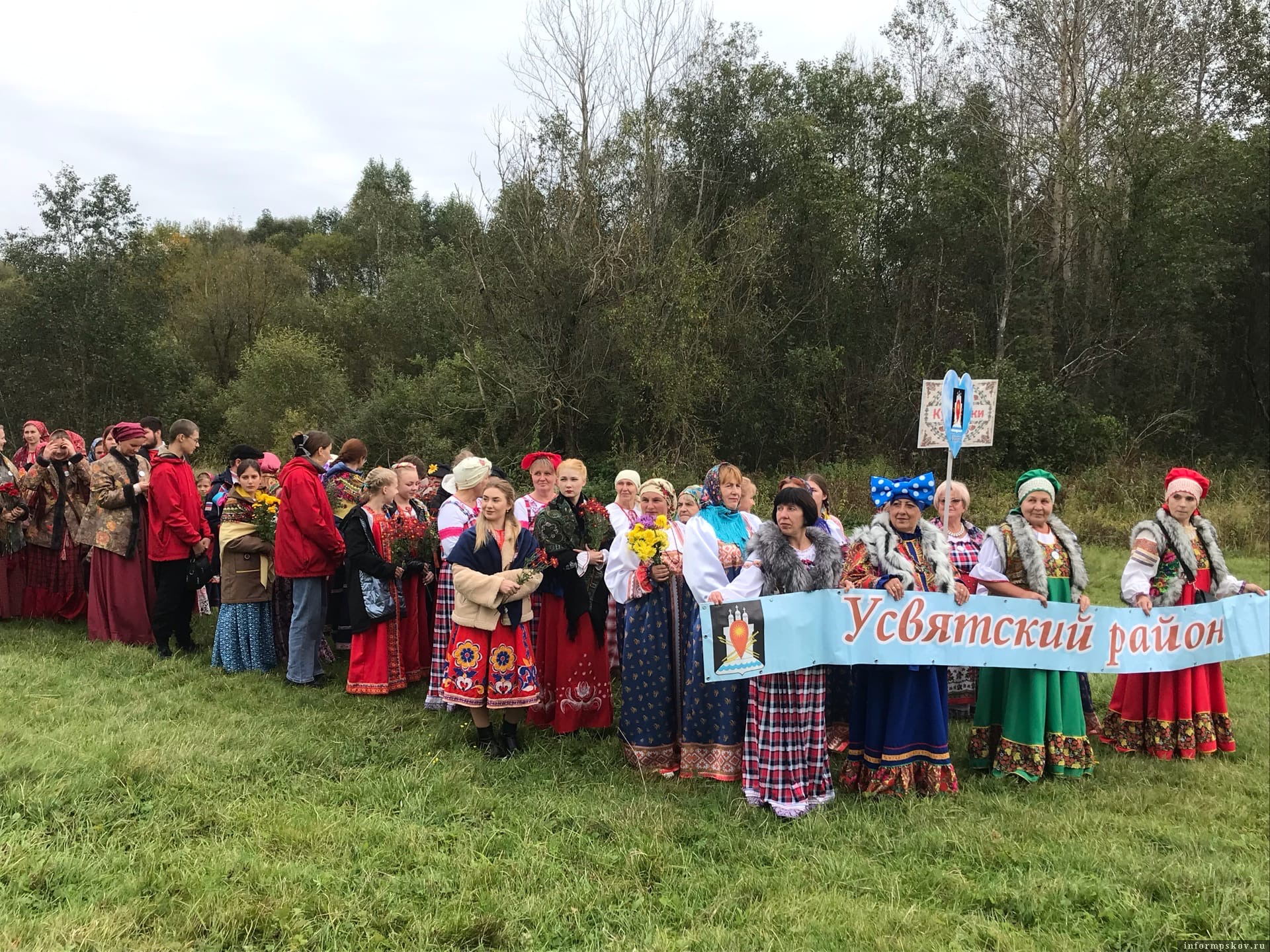 XXI Псковский областной фольклорный фестиваль «Знак русского» имени народной певицы Ольги Сергеевой. Деревня Церковище Усвятского района. Фото: газета «Новая жизнь»
