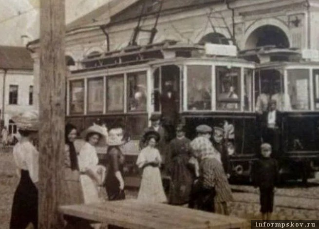 Псковская мода на улицах. Фото: Госархив Псковской области