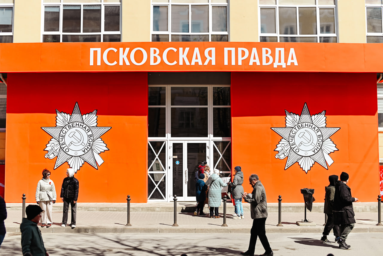 Спектакль-реконструкция «На нашей улице Победа!» в Пскове. Фото: ПАИ