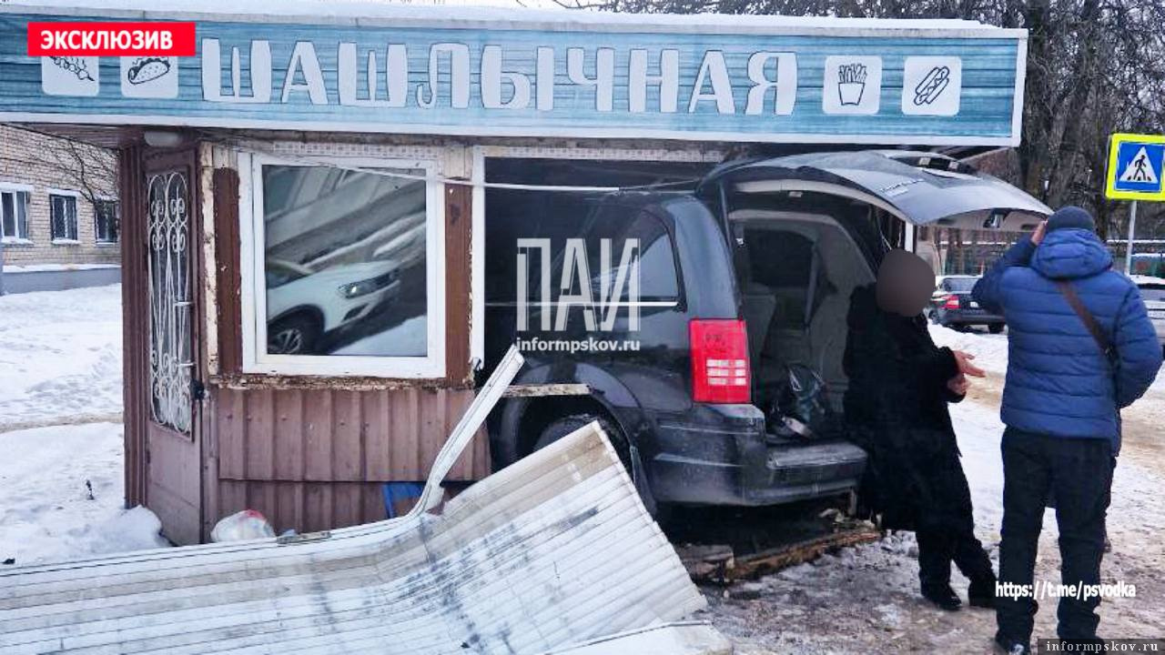 Фото здесь и далее: телеграм-канал «Псковская сводка. ПАИ»