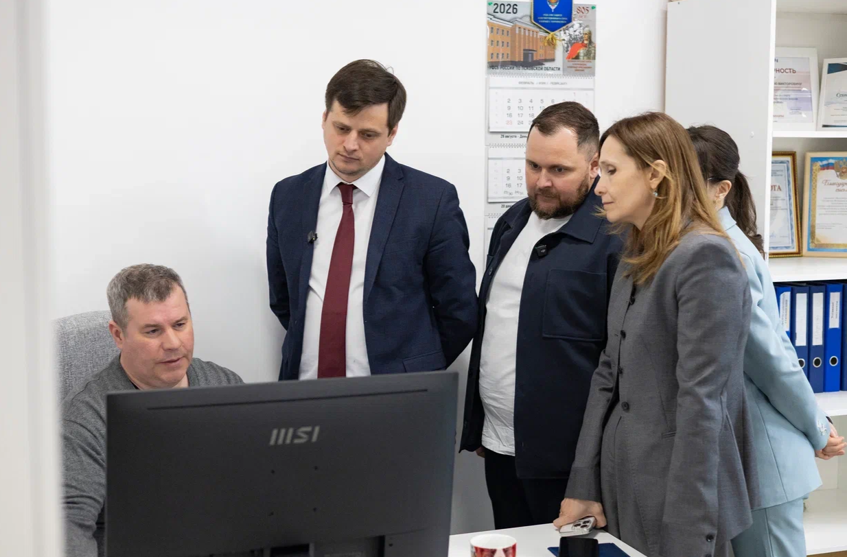 Творческие пространства Псковского дома молодёжи осмотрел замглавы Росмолодёжи Денис Аширов