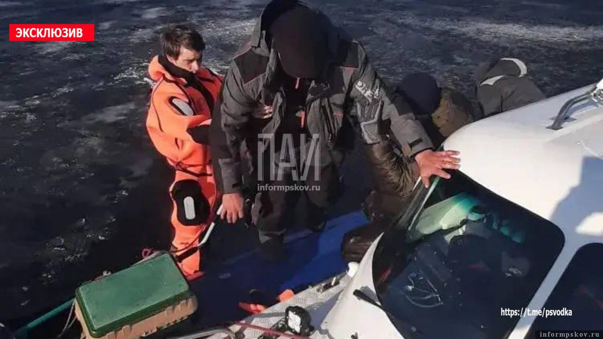 Двое рыбаков провалились под лёд в Гдовском районе 14 марта. Фото: Telegram-канал «Псковская сводка. ПАИ»