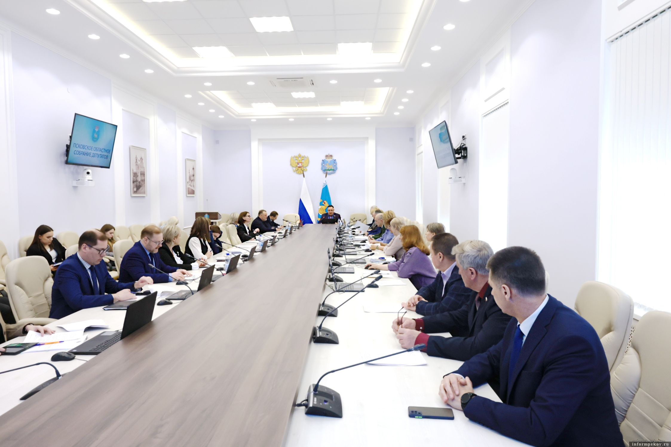 Фото: пресс-служба Псковского областного Собрания