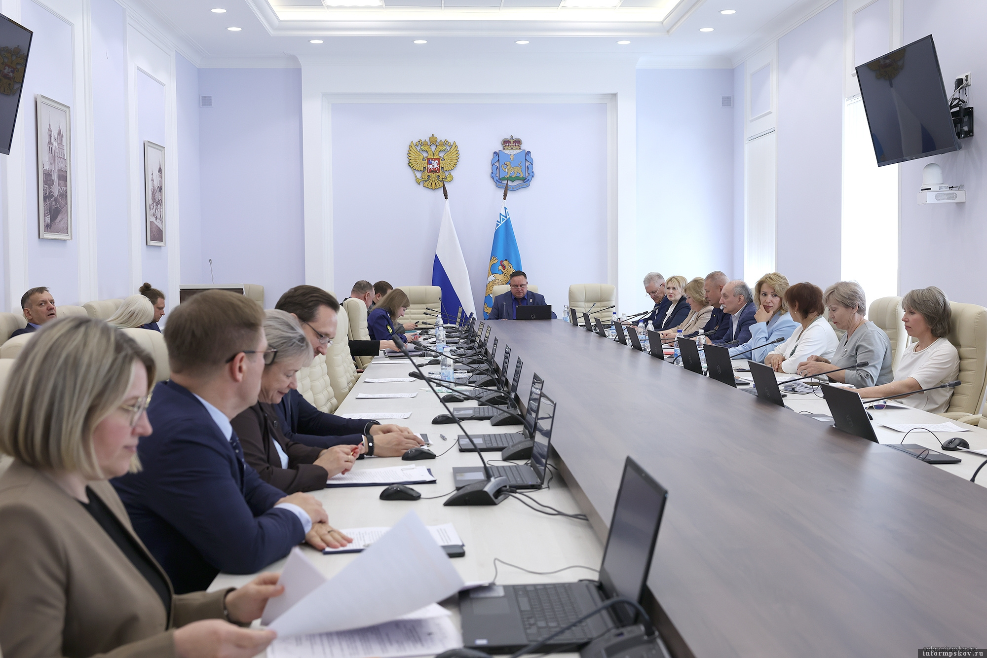 Фото: пресс-служба Псковского областного Собрания депутатов