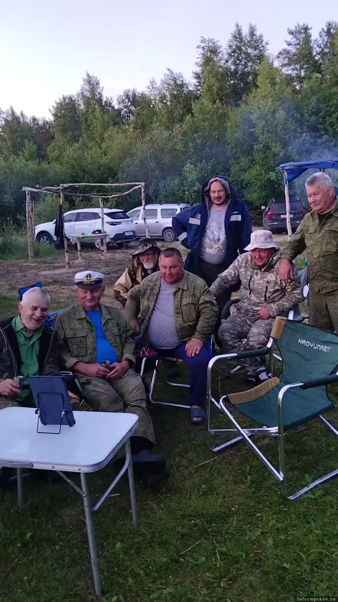 Летний кинотеатр на берегу Раскопельского залива