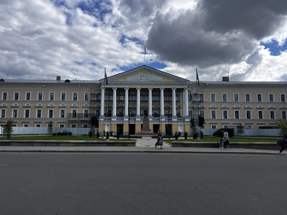 Реставрация здания присутственных мест. Ныне здесь находится региональные органы власти. Фото: «Псковская правда»