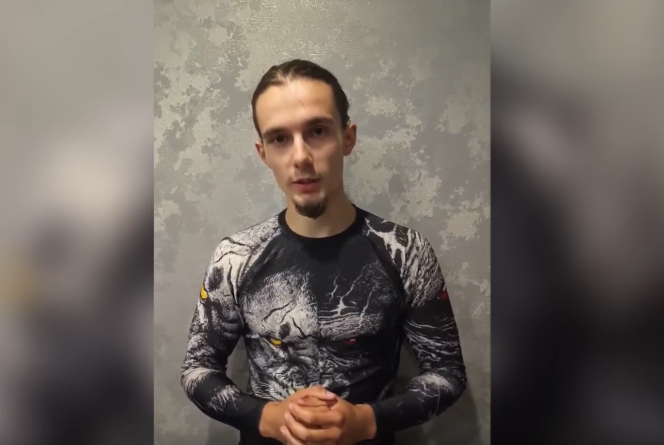 Великолучанин, избивавший жену на камеру. Скрин из видео УМВД России по Псковской области