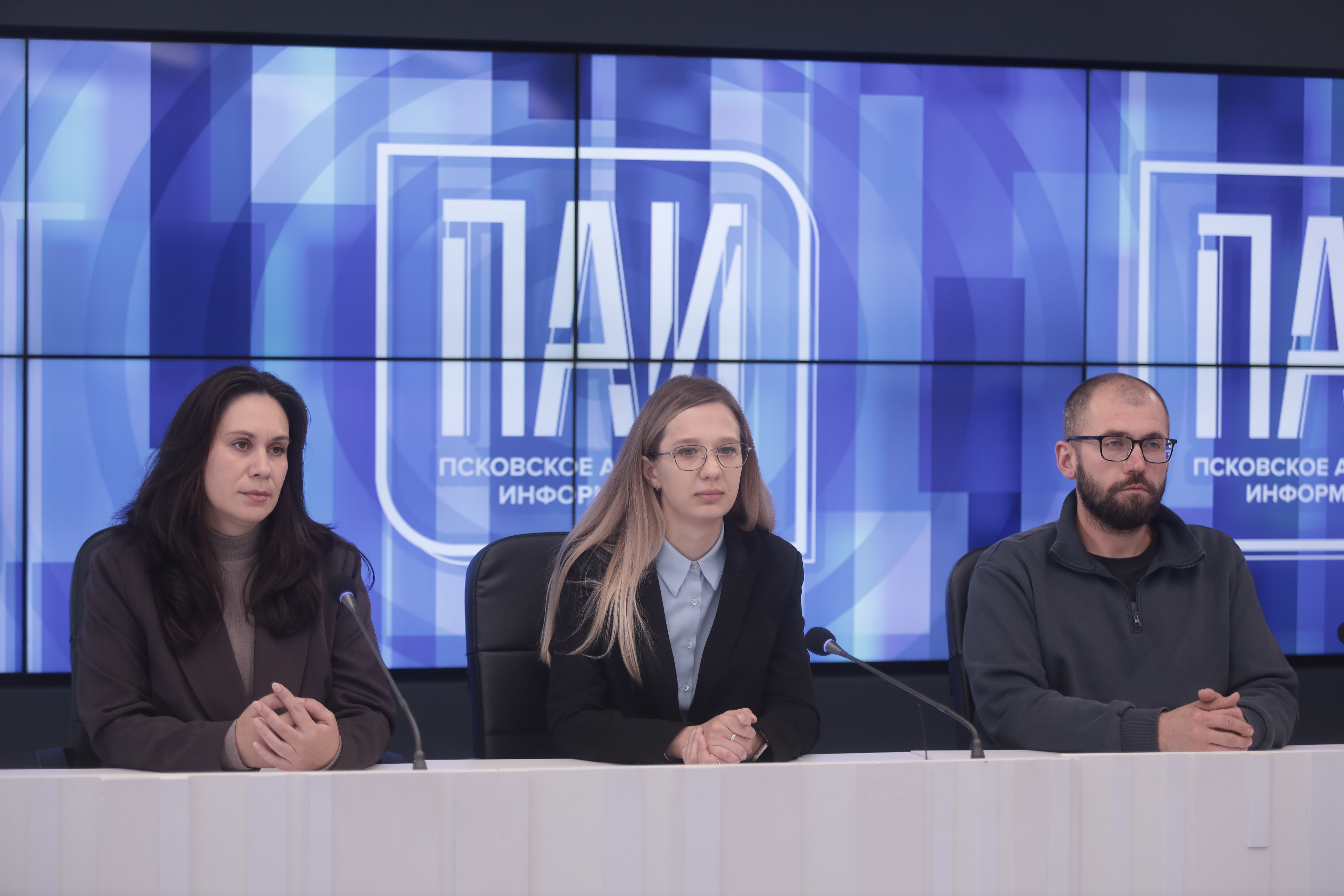 Валерия Соловьёва, Наталья Федина и участник СВО, ветеран боевых действий Георгий Кисленко. Фото: ПАИ