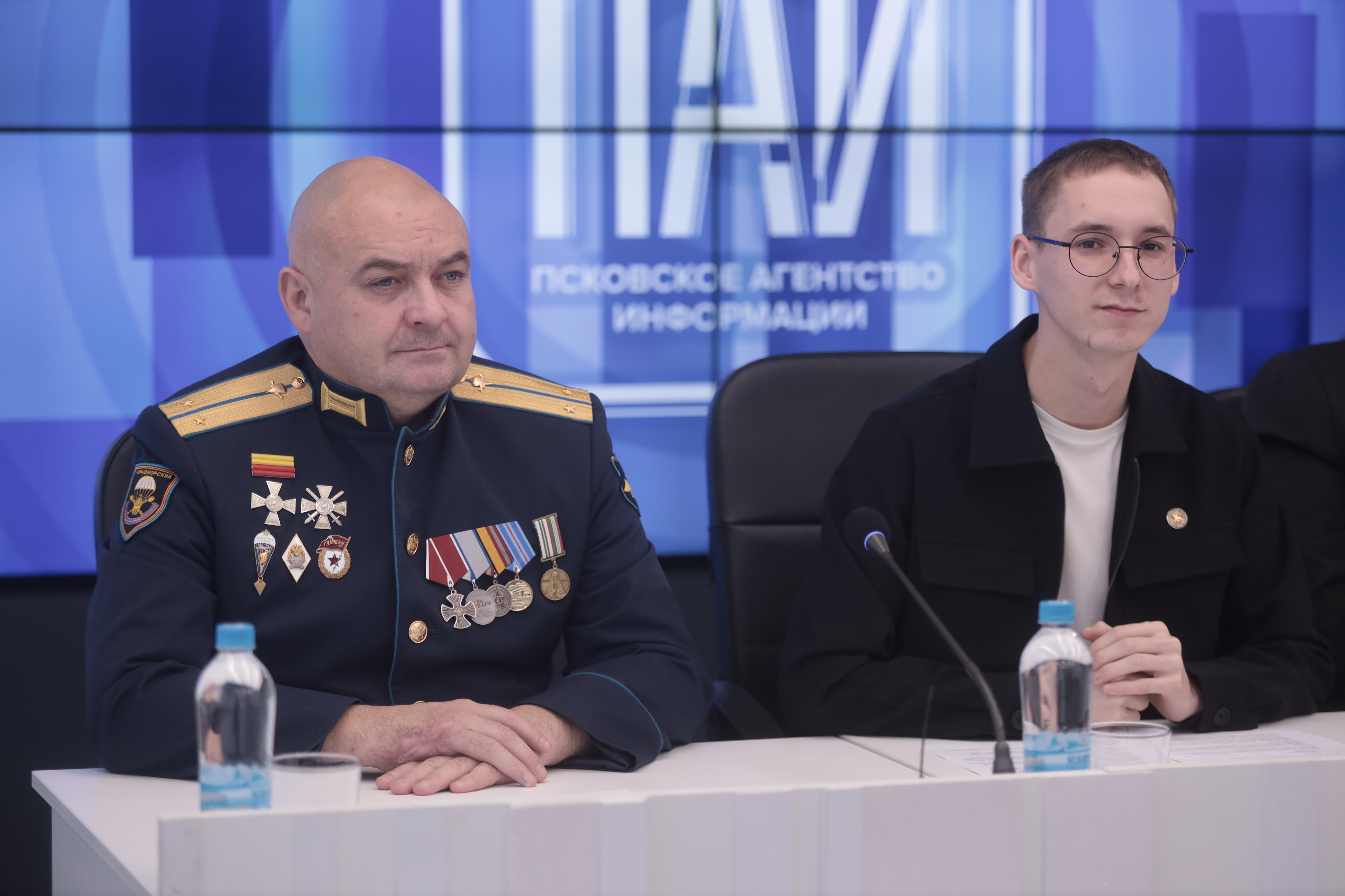 Директор центра развития молодёжи «Артплатформа», ветеран СВО Валерий Хруцкий, заместитель директора центра развития молодёжи «Артплатформа» Данил Аюпов. Фото: ПАИ