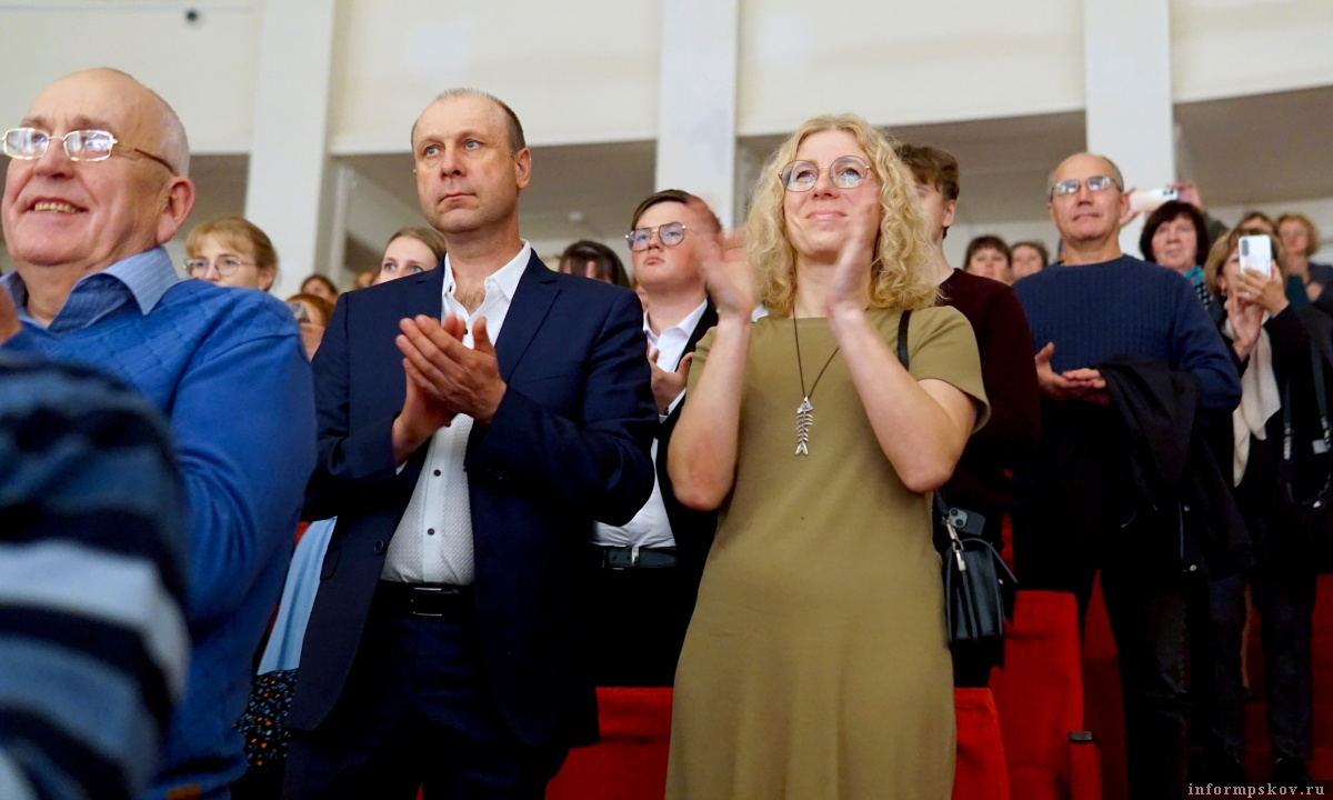 По окончании закрывающего гастроли спектакля «Три сестры». Фото: Наталья / «Михайловское»