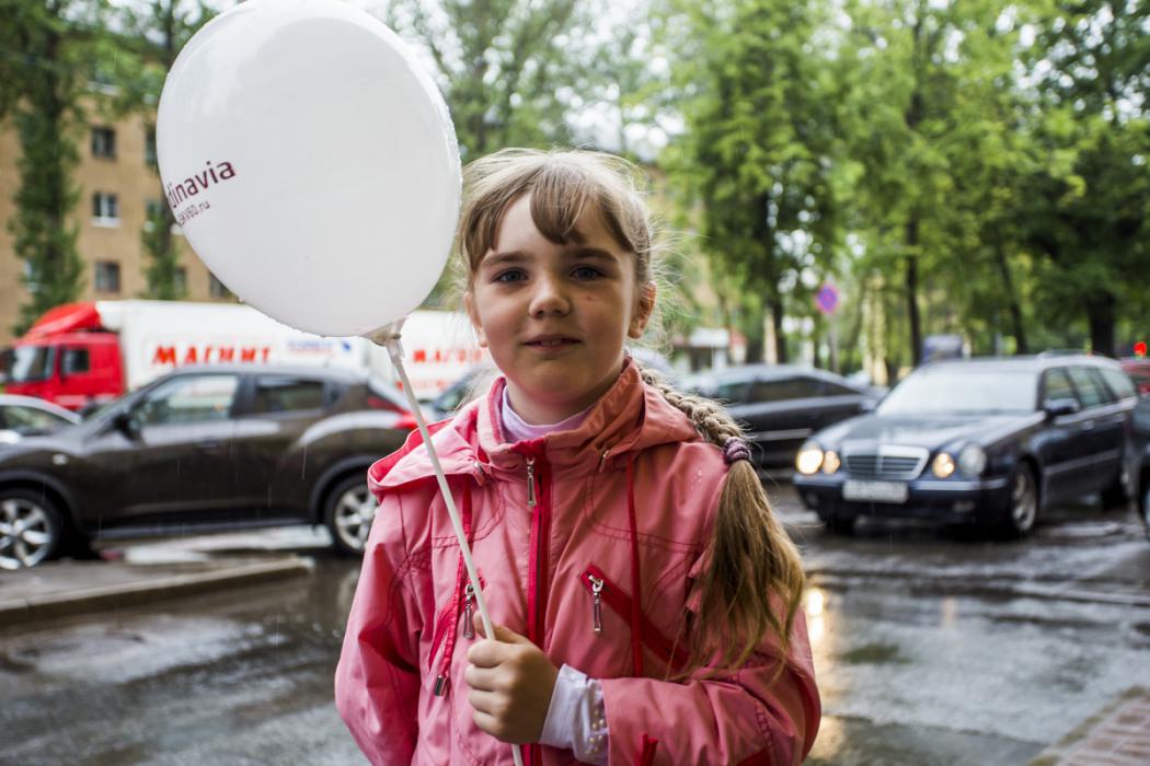 "Скандинавия" порадовала самых маленьких псковичей сотнями воздушных шариков