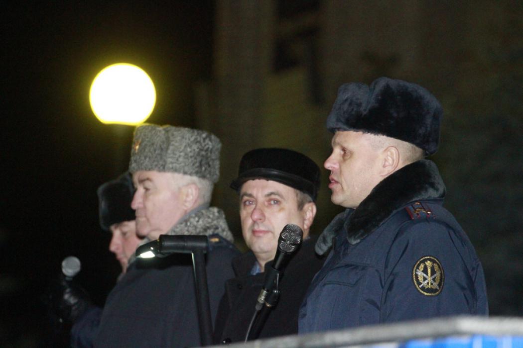 Заместитель председателя облизбиркома Иван Патлач вручил благодарственные грамоты курсантам Псковского филиала академии ФСИН