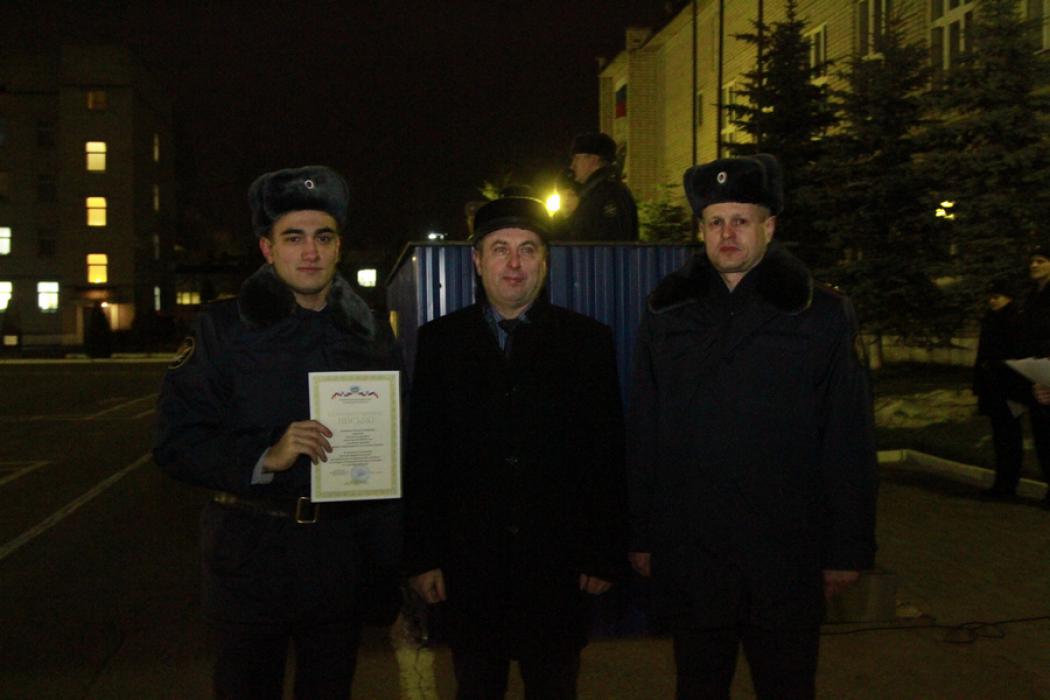 Заместитель председателя облизбиркома Иван Патлач вручил благодарственные грамоты курсантам Псковского филиала академии ФСИН