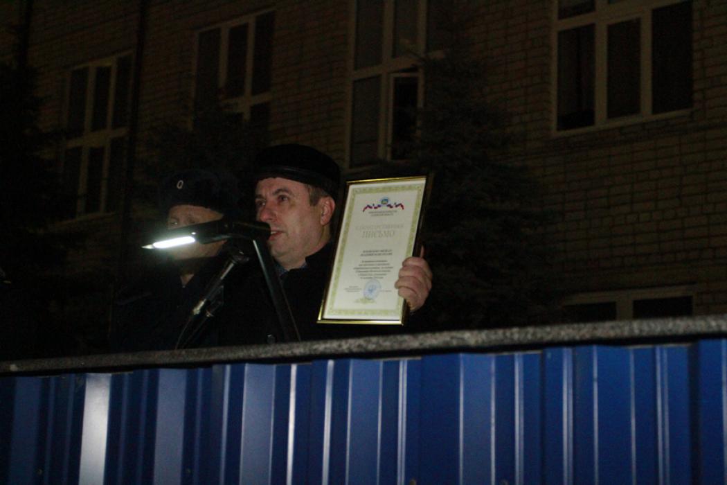 Заместитель председателя облизбиркома Иван Патлач вручил благодарственные грамоты курсантам Псковского филиала академии ФСИН