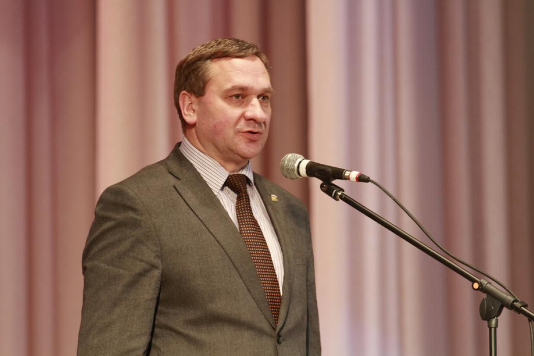 Заместитель председателя облизбиркома поздравил юных псковичей с Днем Конституции