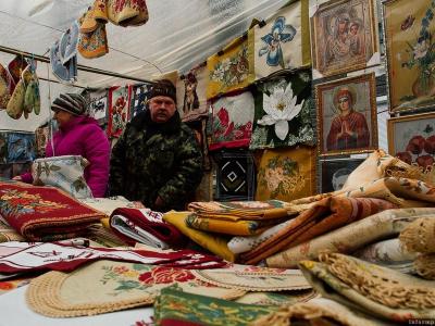 25 декабря Новогодняя ярмарка в центре Пскова. Фото: Александр Сидоренко