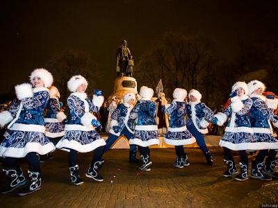Торжественное зажжение главной новогодней елки в Пскове. Фото: Александр Сидоренко