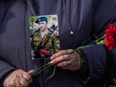 В Пскове почтили память погибших в Аргунском ущелье десантников 6-й роты. Фото: Александр Сидоренко