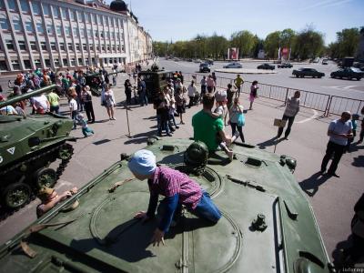 Военная техника на улицах Пскова. Фото: Александр Сидоренко