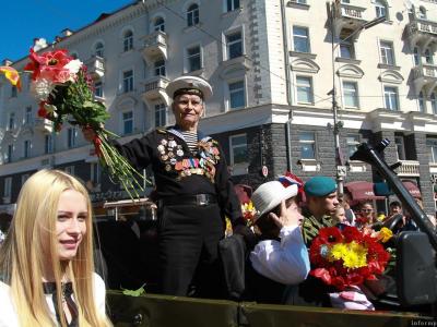 Парад Победы, Бессмертный полк и шествование ветеранов к Зеленому театру. Фото: Александр Сидоренко
