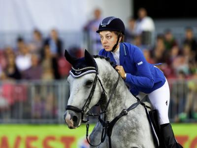 Вера Емельянова уже давно на коне и сходу берет любые барьеры