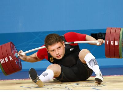 Сергей Макарченко взвалил на себя такой груз проблем ЖКХ, так что многие даже волнуются: выдержит ли. Летом прекращает свои тренировки, в связи с отсутствием горячей воды в душе. 