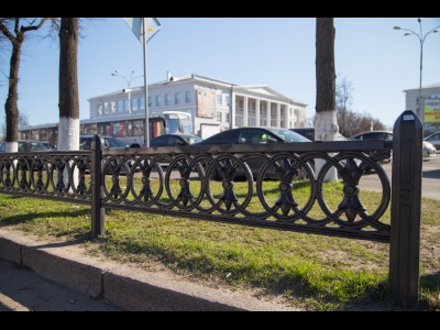 Перед кинотеатром 