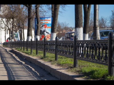 Перед кинотеатром 