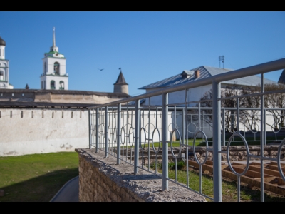 За кинотеатром 
