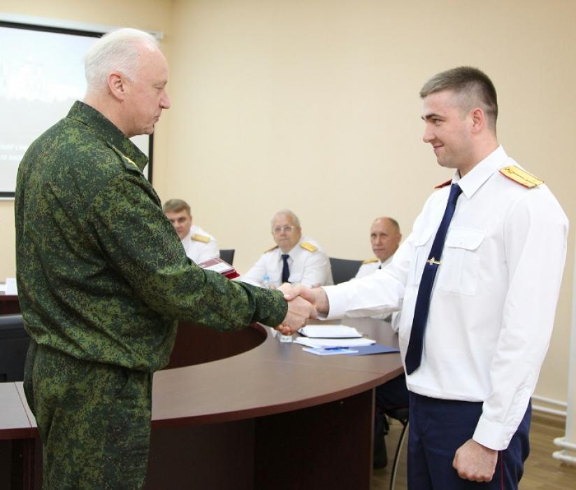 Александр Бастрыкин наградил псковских следователей