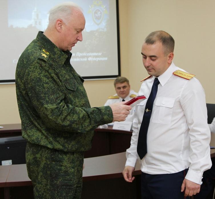 Александр Бастрыкин наградил псковских следователей