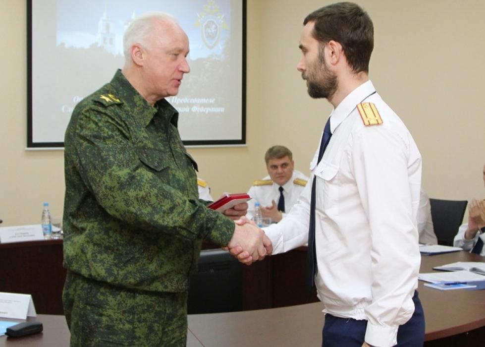 Александр Бастрыкин наградил псковских следователей
