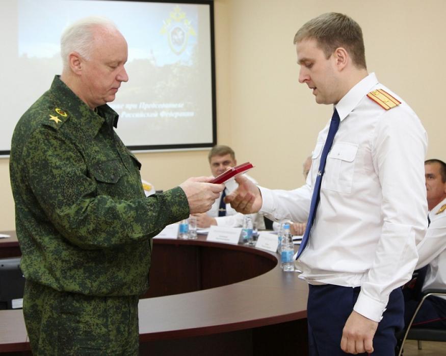 Александр Бастрыкин наградил псковских следователей