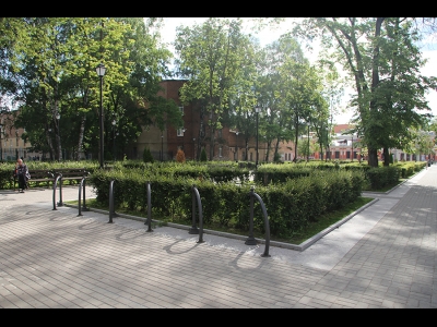 Велопарковка в сквере у театра