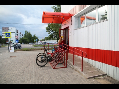 Велопарковка у магазина 