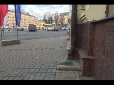 Здание банка на Октябрьском проспекте