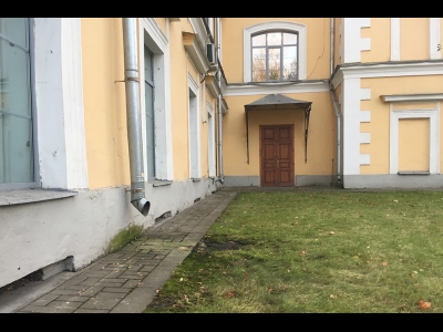 Водосток организован неправильно даже у здания администрации области