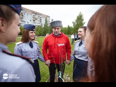 В рамках первого форума #Команда2018 состоялась посадка вишневых деревьев в парке на ул. Западной. Фото: Дарья Хваткова