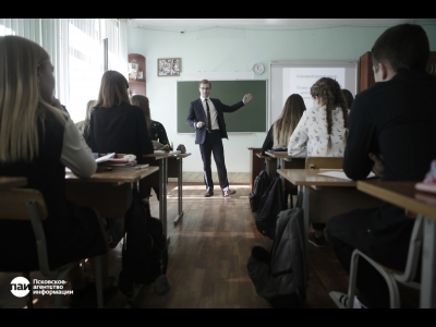 Финалист конкурса «Учитель года» Илья Казанцев на открытом уроке. Фото: Андрей Степанов