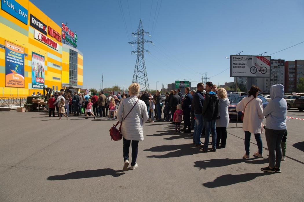 Плац-концерт состоялся у ТРК "Акваполис" 