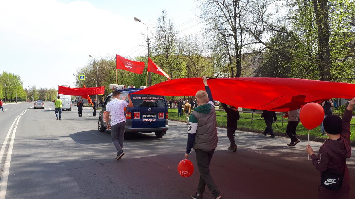 Первомайская демонстрация и митинг КПРФ в Пскове