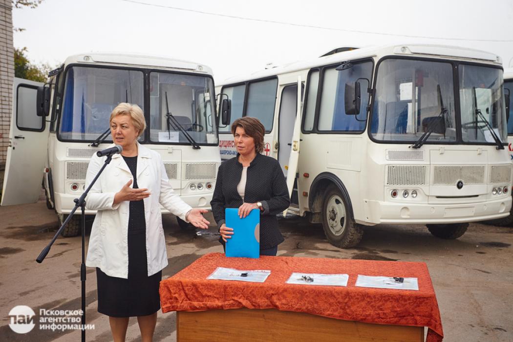 Новые ФАПы отправились в 3 районные больницы Псковской области