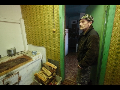 Профилактический осмотр сотрудниками МЧС частных печей . Фото: Дарья Хваткова