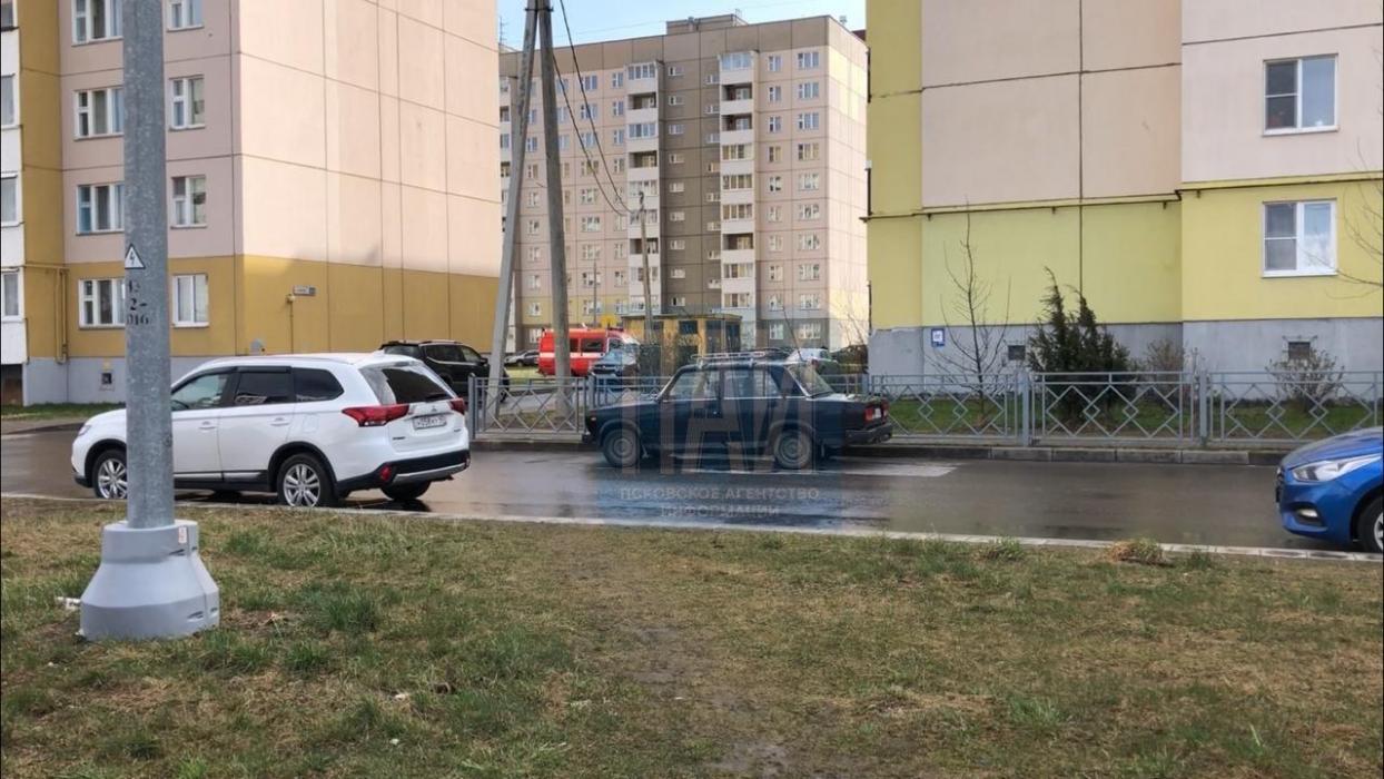 Пожар на улице Юности в Пскове