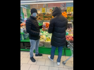 Футбольные болельщики привезли продукты для врачей инфекционного отделения. Фото: Фото: ПАИ