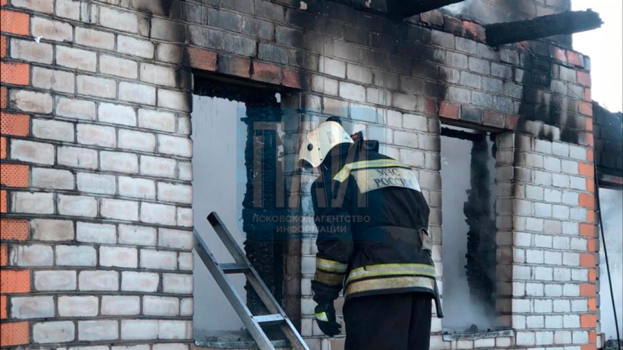 В Псковском районе сгорел частный дом