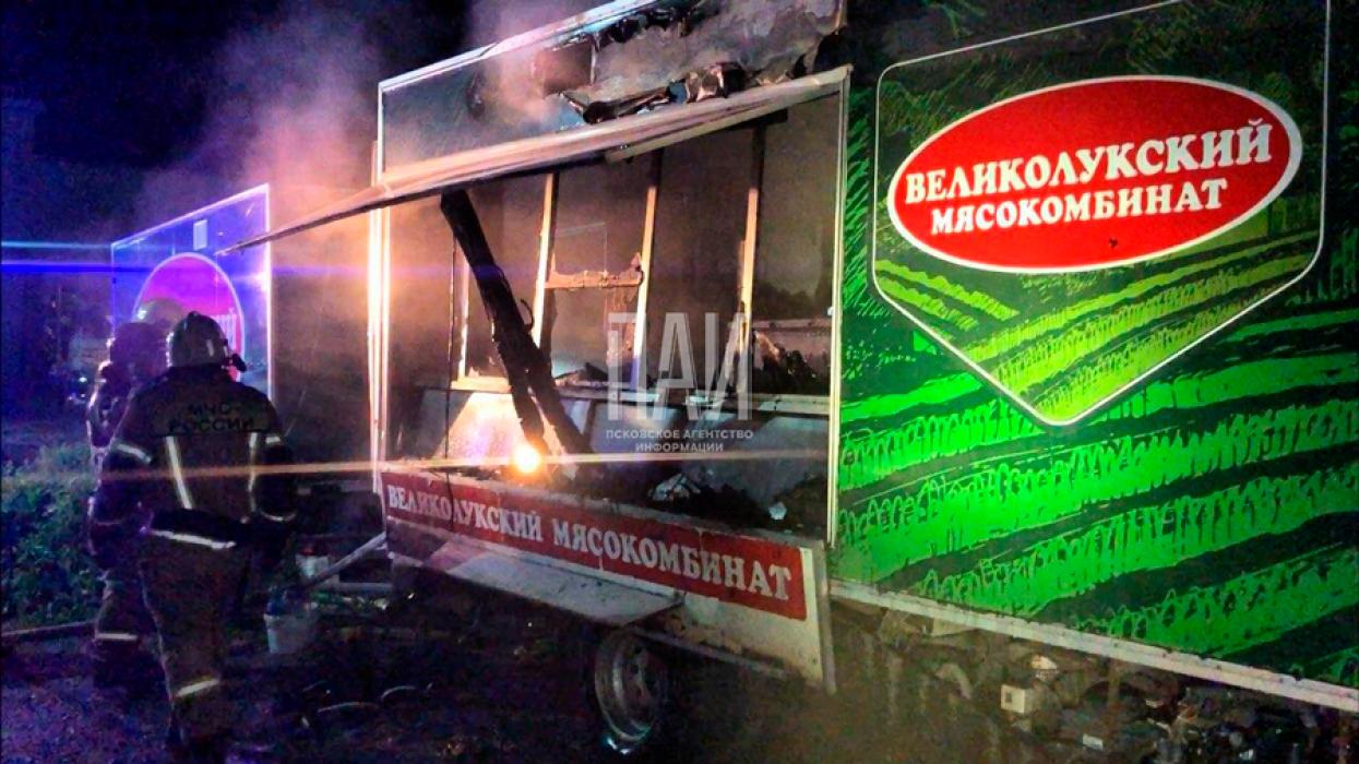  Возгорание грузовика «Великолукского мясокомбината» на улице Школьной 